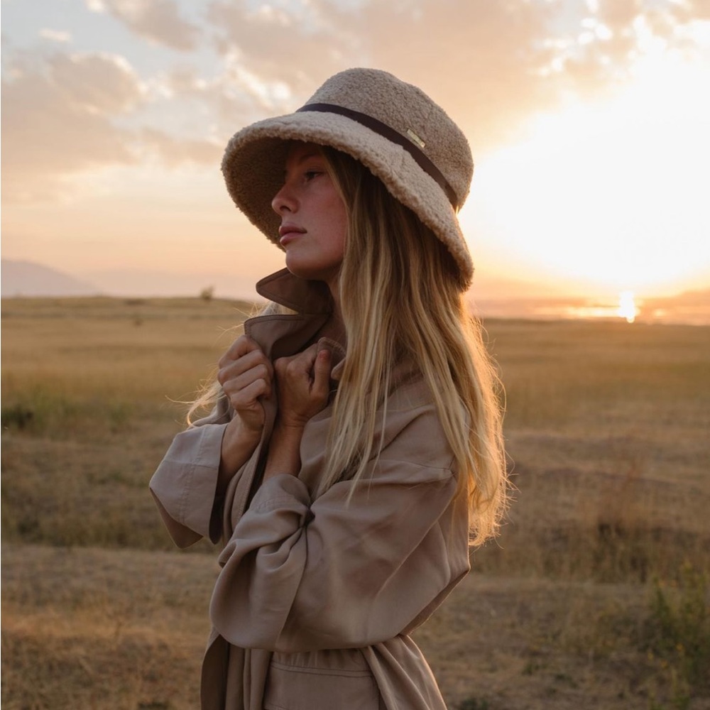 NWT Gigi pip cream Jackson Sherpa bucket hat xs/55
